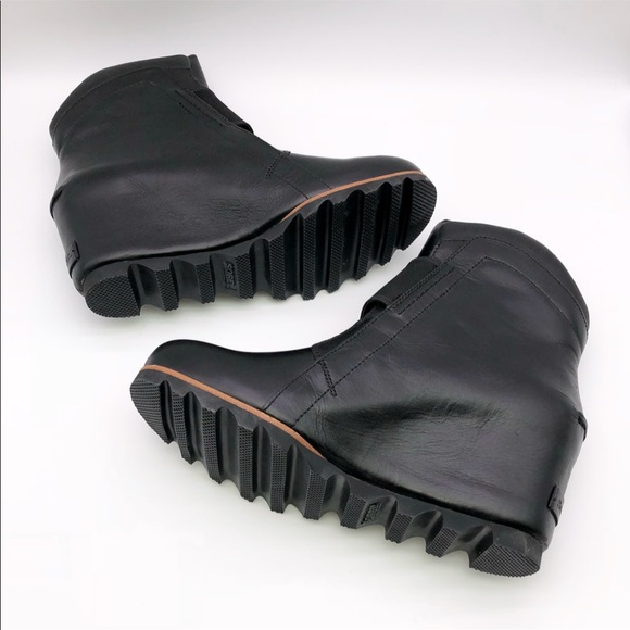Sorel Fiona Wedge Lux Bootie 2025